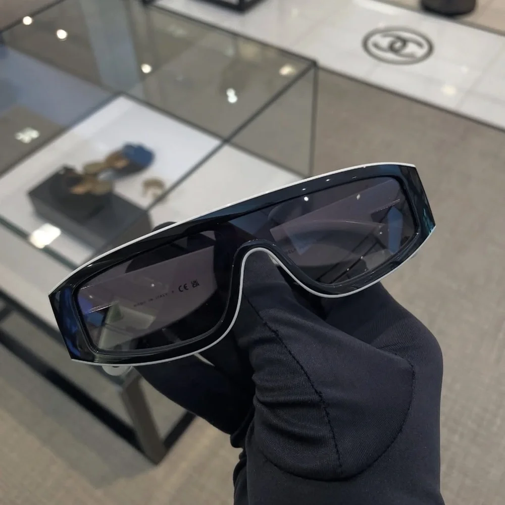 CHANEL sunglasses - Picture 3 of 5